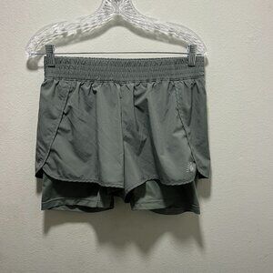 New Balance Shorts Women’s M Medium Gray Athletic Running